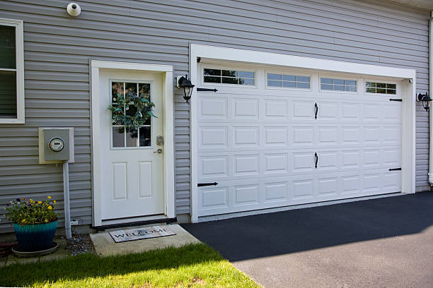 24/7 Emergency Garage Door Panel Replacement experts in Broadway, VA